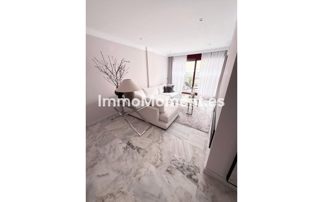 Wiederverkauf - Wohnung - Estepona  - Selwo