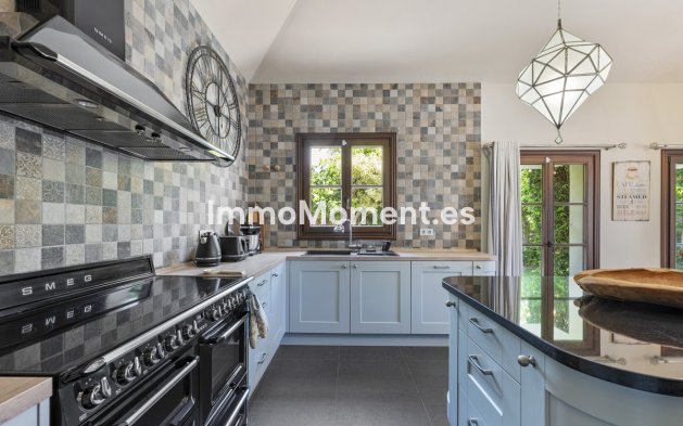 Reventa - Villa independiente - Estepona  - Estepona Centro