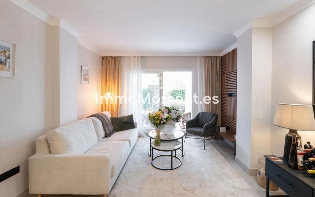 Resale - Apartment - Marbella - Cortijo Blanco