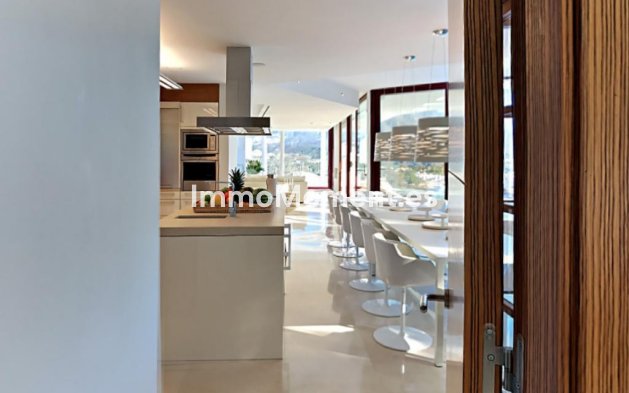 Resale - Detached villa - Marbella - Nueva Andalucía