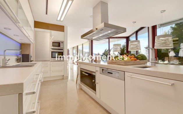 Resale - Detached villa - Marbella - Nueva Andalucía