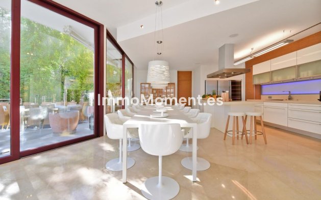 Resale - Detached villa - Marbella - Nueva Andalucía