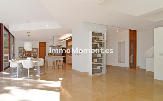 Resale - Detached villa - Marbella - Nueva Andalucía