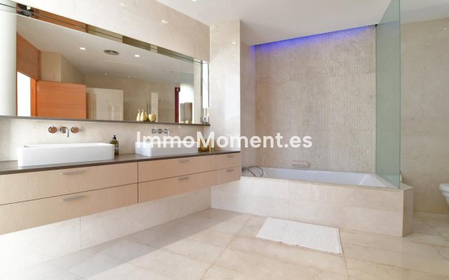 Resale - Detached villa - Marbella - Nueva Andalucía