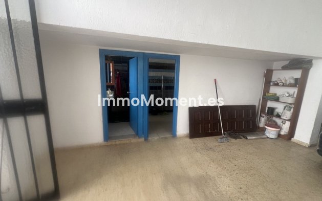Resale - Detached villa - Estepona - Estepona Centro