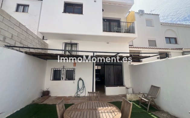 Resale - Detached villa - Estepona - Estepona Centro