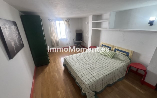 Resale - Detached villa - Estepona - Estepona Centro