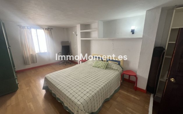 Resale - Detached villa - Estepona - Estepona Centro