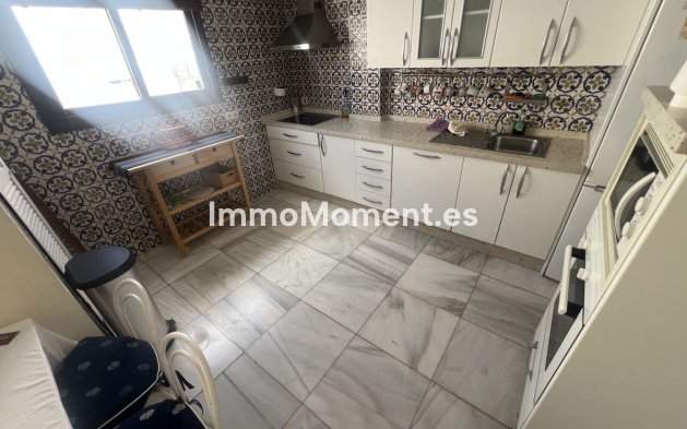 Resale - Detached villa - Estepona - Estepona Centro