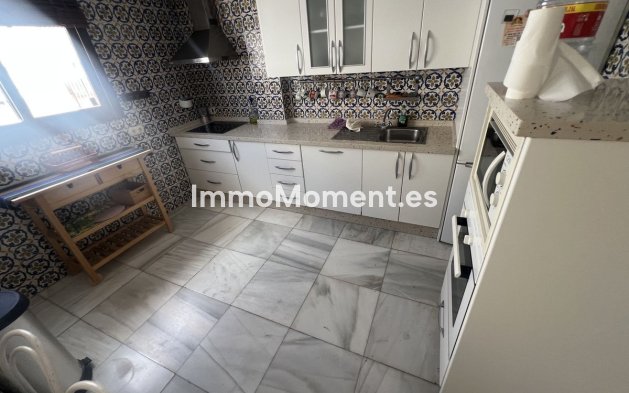 Resale - Detached villa - Estepona - Estepona Centro