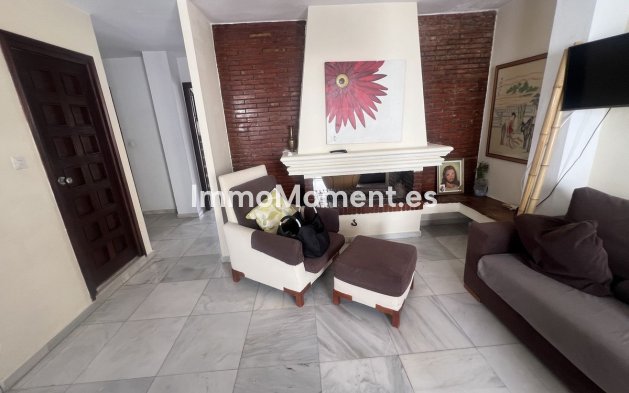 Resale - Detached villa - Estepona - Estepona Centro