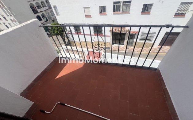 Resale - Detached villa - Estepona - Estepona Centro