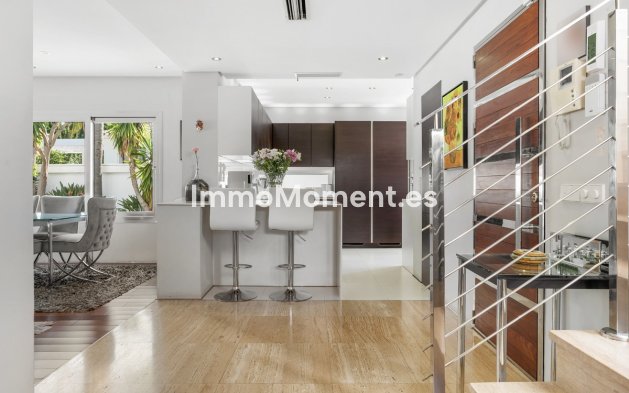 Resale - Detached villa - Marbella - Nueva Andalucía