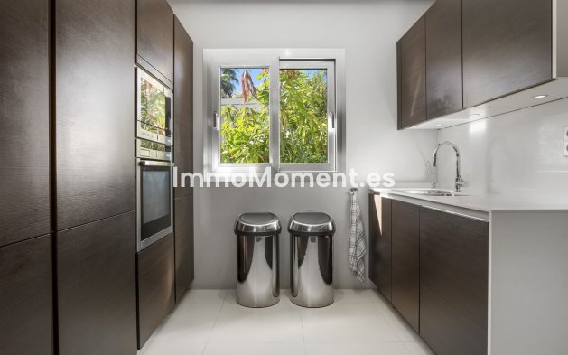 Resale - Detached villa - Marbella - Nueva Andalucía