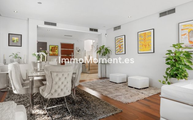 Resale - Detached villa - Marbella - Nueva Andalucía