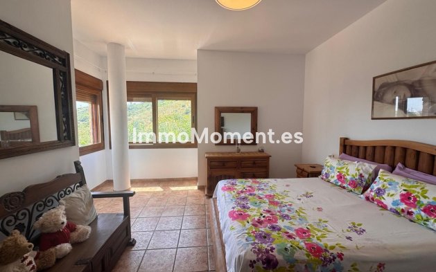 Bestaande woning - Vrijstaande villa - Manilva