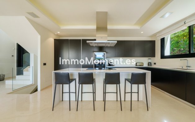 Resale - Detached villa - Marbella - Nueva Andalucía