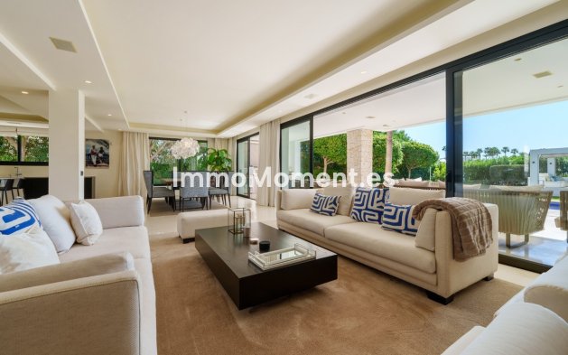 Resale - Detached villa - Marbella - Nueva Andalucía
