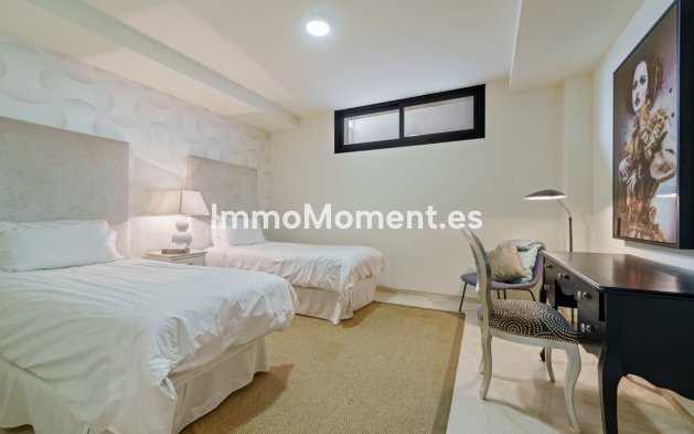 Resale - Detached villa - Marbella - Nueva Andalucía
