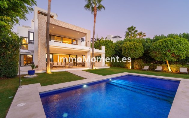Resale - Detached villa - Marbella - Nueva Andalucía