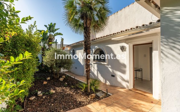 Resale - Detached villa - Marbella - Costabella