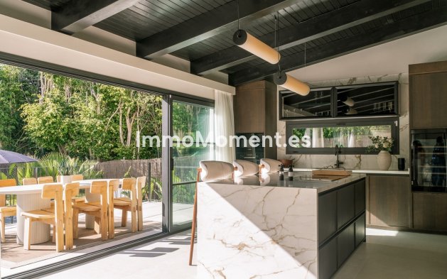 Resale - Detached villa - Marbella - Nueva Andalucía