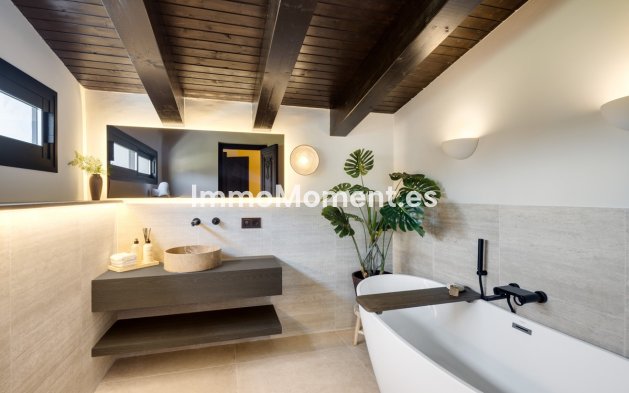 Resale - Detached villa - Marbella - Nueva Andalucía