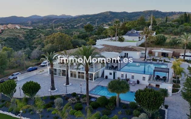 Resale - Detached villa - Marbella - Elviria