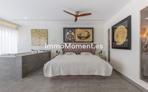 Resale - Detached villa - Marbella - Elviria