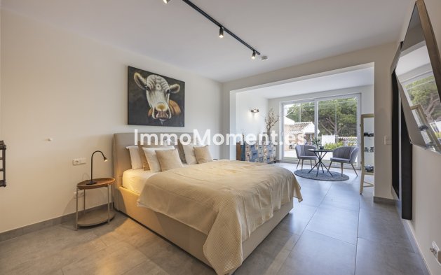 Resale - Detached villa - Marbella - Elviria