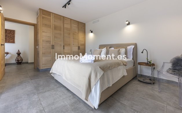 Resale - Detached villa - Marbella - Elviria
