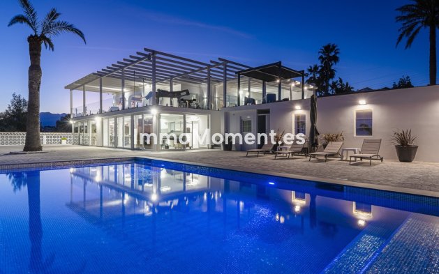 Resale - Detached villa - Marbella - Elviria