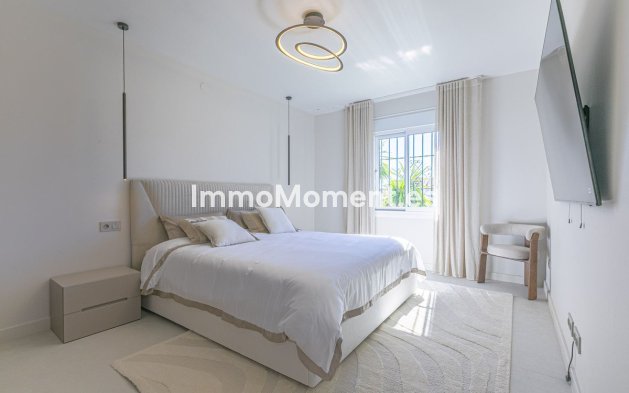 Resale - Apartment - Marbella - Nueva Andalucía