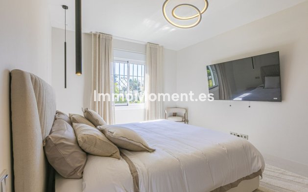 Resale - Apartment - Marbella - Nueva Andalucía