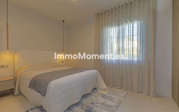 Resale - Apartment - Marbella - Nueva Andalucía