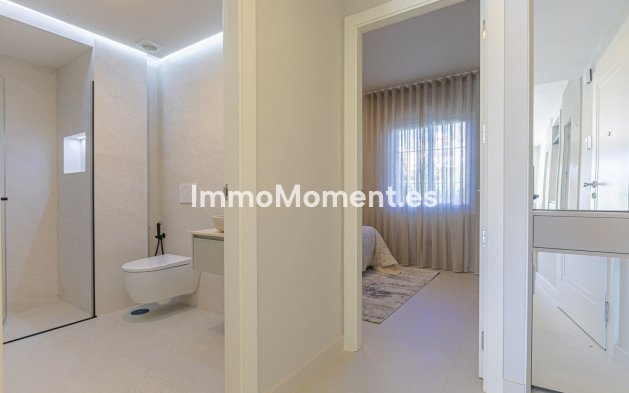 Resale - Apartment - Marbella - Nueva Andalucía