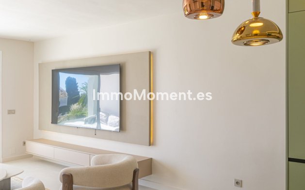 Resale - Apartment - Marbella - Nueva Andalucía