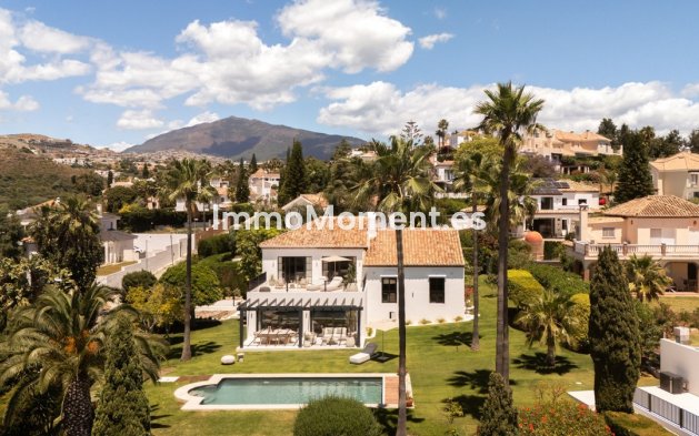Resale - Detached villa - Estepona - Estepona Centro