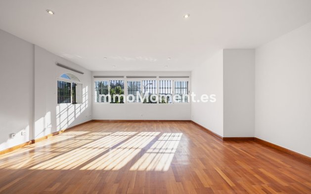 Resale - Detached villa - Marbella - Nueva Andalucía