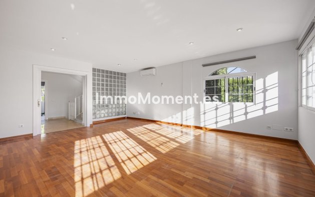 Resale - Detached villa - Marbella - Nueva Andalucía