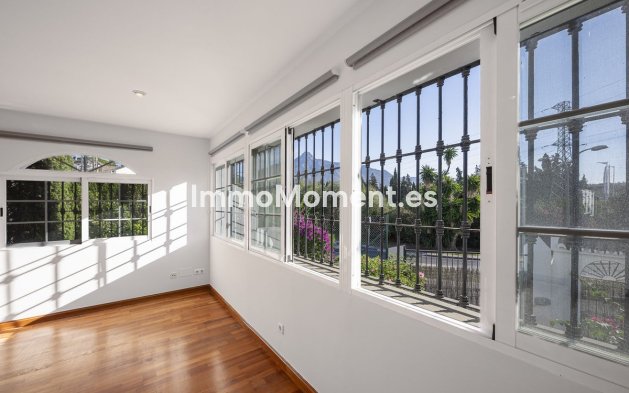 Resale - Detached villa - Marbella - Nueva Andalucía