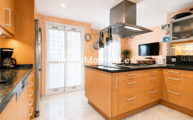 Resale - Apartment - Marbella - Guadalmina Baja