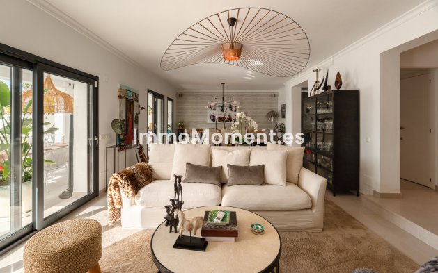 Resale - Detached villa - Marbella - Nueva Andalucía