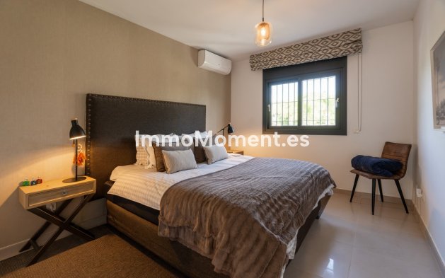 Resale - Detached villa - Marbella - Nueva Andalucía