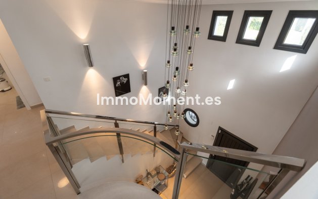 Resale - Detached villa - Marbella - Nueva Andalucía