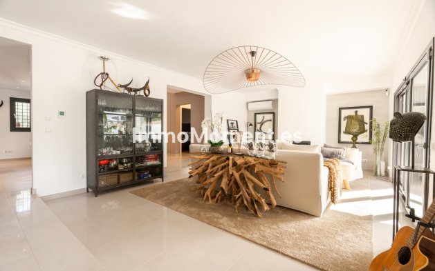 Resale - Detached villa - Marbella - Nueva Andalucía