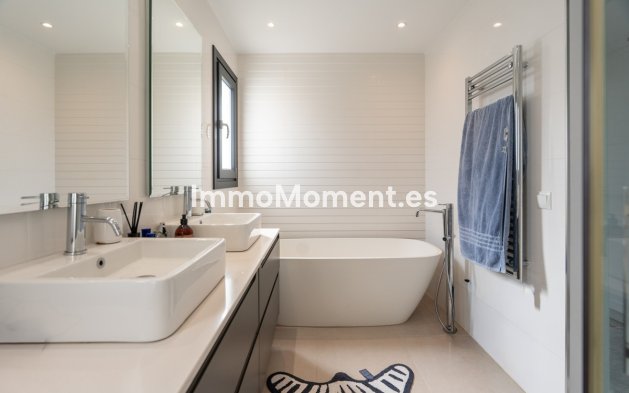 Resale - Detached villa - Marbella - Nueva Andalucía