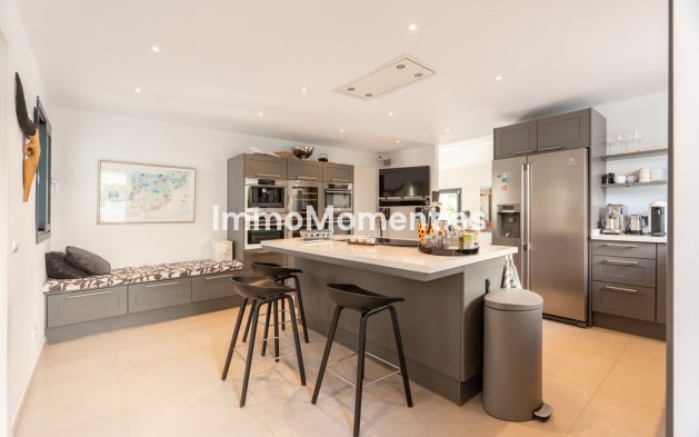 Resale - Detached villa - Marbella - Nueva Andalucía