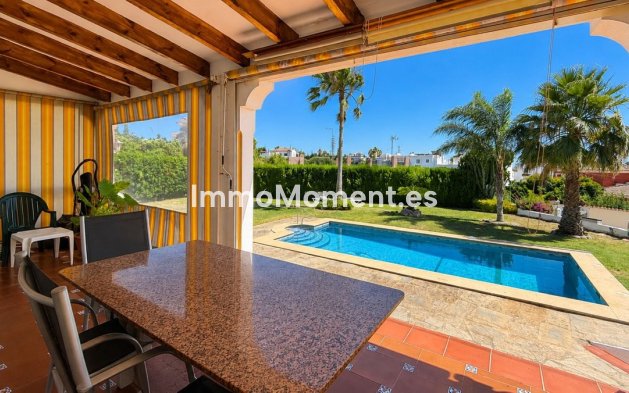 Resale - Detached villa - Estepona - Estepona Centro
