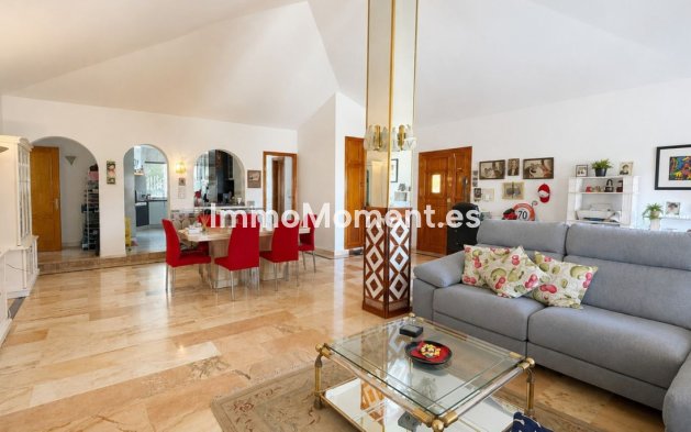 Resale - Detached villa - Estepona - Estepona Centro